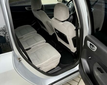 Серый Пежо 307, объемом двигателя 2 л и пробегом 210 тыс. км за 3950 $, фото 9 на Automoto.ua