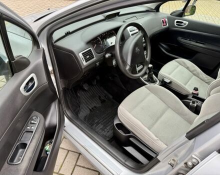 Серый Пежо 307, объемом двигателя 2 л и пробегом 210 тыс. км за 3950 $, фото 6 на Automoto.ua