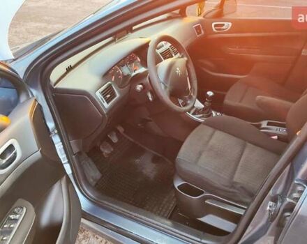 Серый Пежо 307, объемом двигателя 2 л и пробегом 365 тыс. км за 3900 $, фото 4 на Automoto.ua