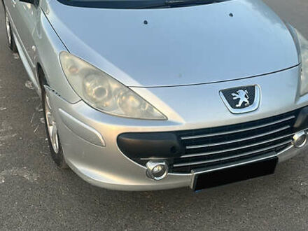 Серый Пежо 307, объемом двигателя 1.6 л и пробегом 322 тыс. км за 4200 $, фото 1 на Automoto.ua