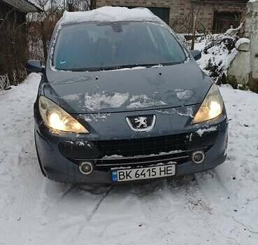 Серый Пежо 307, объемом двигателя 1.59 л и пробегом 285 тыс. км за 3800 $, фото 1 на Automoto.ua