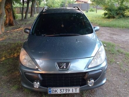 Пежо 307 2007 в Радивилове на Automoto.ua Серый Пежо 307, объемом двигателя 0 л и пробегом 500 тыс. км за 4050 $, фото 1 на Automoto.ua