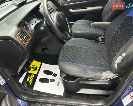 Синій Пежо 307, об'ємом двигуна 2 л та пробігом 260 тис. км за 3900 $, фото 7 на Automoto.ua