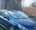 Синий Пежо 307, объемом двигателя 1.6 л и пробегом 300 тыс. км за 4500 $, фото 1 на Automoto.ua