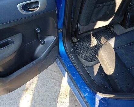 Синий Пежо 307, объемом двигателя 1.4 л и пробегом 261 тыс. км за 3600 $, фото 4 на Automoto.ua