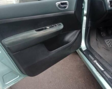 Зелений Пежо 307, об'ємом двигуна 1.59 л та пробігом 300 тис. км за 3799 $, фото 2 на Automoto.ua