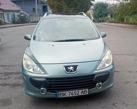 Зеленый Пежо 307, объемом двигателя 1.59 л и пробегом 282 тыс. км за 3900 $, фото 4 на Automoto.ua