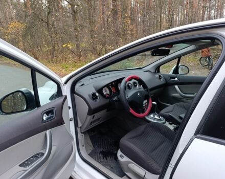 Белый Пежо 308, объемом двигателя 1.6 л и пробегом 110 тыс. км за 5500 $, фото 12 на Automoto.ua