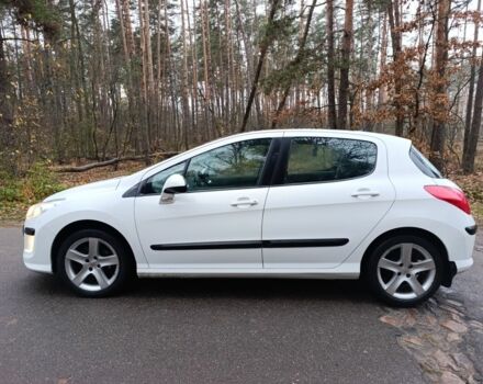 Белый Пежо 308, объемом двигателя 1.6 л и пробегом 110 тыс. км за 5500 $, фото 5 на Automoto.ua