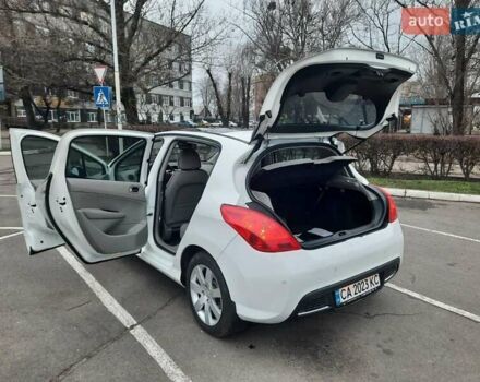 Белый Пежо 308, объемом двигателя 1.6 л и пробегом 150 тыс. км за 6900 $, фото 4 на Automoto.ua