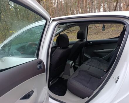 Белый Пежо 308, объемом двигателя 1.6 л и пробегом 110 тыс. км за 5500 $, фото 13 на Automoto.ua