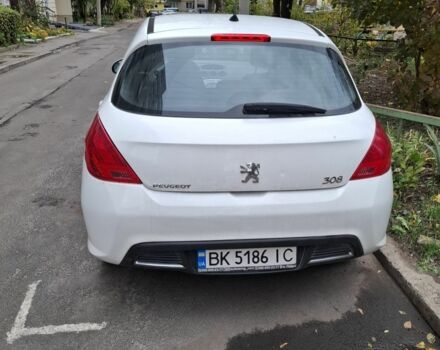 Белый Пежо 308, объемом двигателя 1.6 л и пробегом 1 тыс. км за 4000 $, фото 2 на Automoto.ua