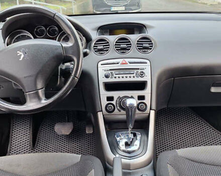 Белый Пежо 308, объемом двигателя 1.6 л и пробегом 121 тыс. км за 6550 $, фото 10 на Automoto.ua