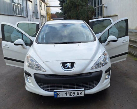 Белый Пежо 308, объемом двигателя 1.6 л и пробегом 121 тыс. км за 6550 $, фото 4 на Automoto.ua