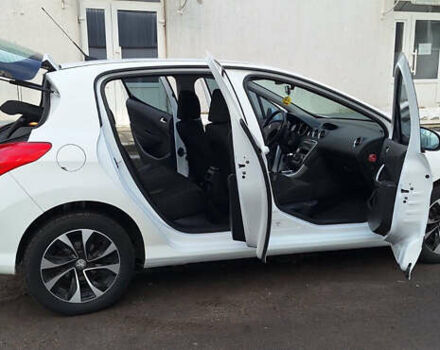 Белый Пежо 308, объемом двигателя 1.6 л и пробегом 121 тыс. км за 6550 $, фото 8 на Automoto.ua