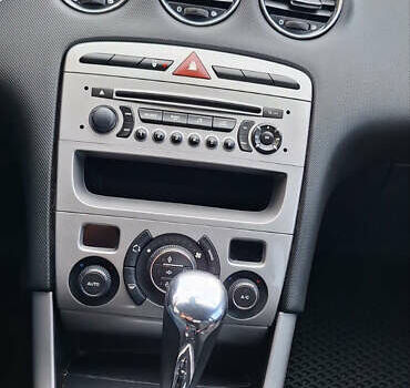 Белый Пежо 308, объемом двигателя 1.6 л и пробегом 121 тыс. км за 6550 $, фото 32 на Automoto.ua