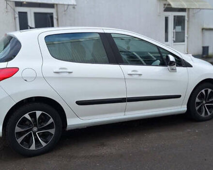Белый Пежо 308, объемом двигателя 1.6 л и пробегом 121 тыс. км за 6550 $, фото 24 на Automoto.ua