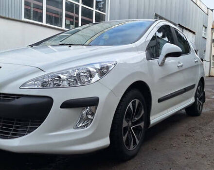 Белый Пежо 308, объемом двигателя 1.6 л и пробегом 121 тыс. км за 6550 $, фото 22 на Automoto.ua