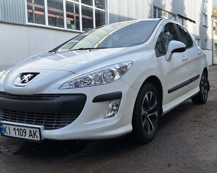 Белый Пежо 308, объемом двигателя 1.6 л и пробегом 121 тыс. км за 6550 $, фото 2 на Automoto.ua