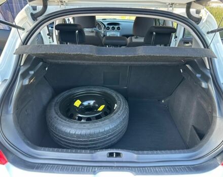 Белый Пежо 308, объемом двигателя 1.6 л и пробегом 113 тыс. км за 6700 $, фото 7 на Automoto.ua