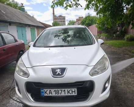 Белый Пежо 308, объемом двигателя 1.6 л и пробегом 289 тыс. км за 6000 $, фото 4 на Automoto.ua