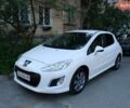 Белый Пежо 308, объемом двигателя 1.6 л и пробегом 221 тыс. км за 6700 $, фото 1 на Automoto.ua