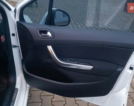 Белый Пежо 308, объемом двигателя 1.6 л и пробегом 161 тыс. км за 6500 $, фото 14 на Automoto.ua