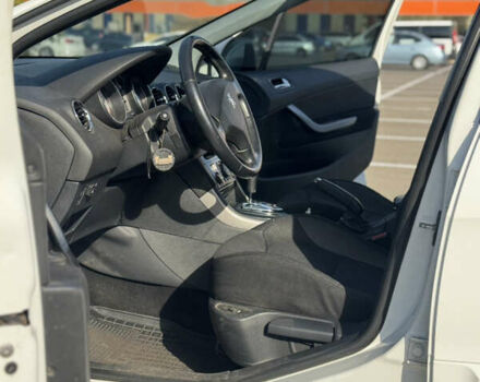 Белый Пежо 308, объемом двигателя 1.6 л и пробегом 183 тыс. км за 8000 $, фото 22 на Automoto.ua