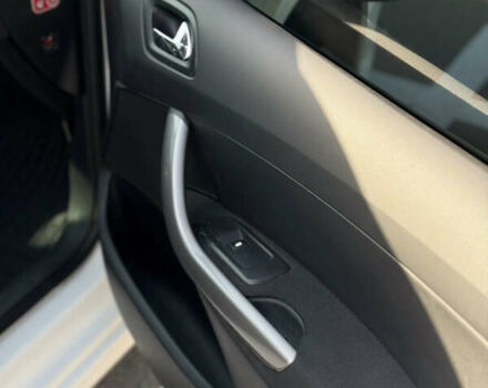 Белый Пежо 308, объемом двигателя 1.6 л и пробегом 183 тыс. км за 8000 $, фото 15 на Automoto.ua