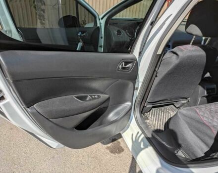 Білий Пежо 308, об'ємом двигуна 1.6 л та пробігом 161 тис. км за 7400 $, фото 11 на Automoto.ua