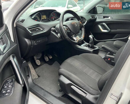 Белый Пежо 308, объемом двигателя 1.6 л и пробегом 247 тыс. км за 9800 $, фото 14 на Automoto.ua