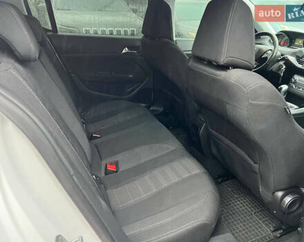 Белый Пежо 308, объемом двигателя 1.6 л и пробегом 247 тыс. км за 9800 $, фото 17 на Automoto.ua