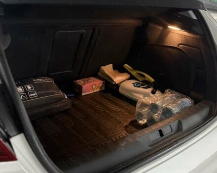 Белый Пежо 308, объемом двигателя 1.56 л и пробегом 221 тыс. км за 12500 $, фото 4 на Automoto.ua