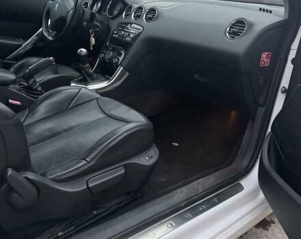 Белый Пежо 308, объемом двигателя 1.6 л и пробегом 259 тыс. км за 9500 $, фото 3 на Automoto.ua