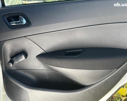 Білий Пежо 308, об'ємом двигуна 1.6 л та пробігом 280 тис. км за 4890 $, фото 19 на Automoto.ua