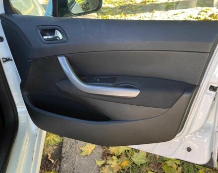 Белый Пежо 308, объемом двигателя 1.6 л и пробегом 280 тыс. км за 4890 $, фото 15 на Automoto.ua