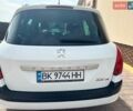 Белый Пежо 308, объемом двигателя 1.4 л и пробегом 141 тыс. км за 4800 $, фото 1 на Automoto.ua