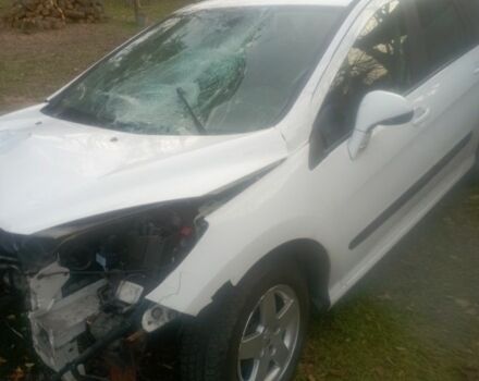 Белый Пежо 308, объемом двигателя 1.6 л и пробегом 249 тыс. км за 3000 $, фото 5 на Automoto.ua