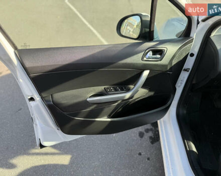 Белый Пежо 308, объемом двигателя 1.56 л и пробегом 265 тыс. км за 4500 $, фото 14 на Automoto.ua