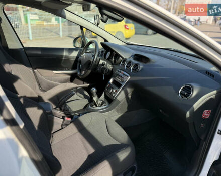 Белый Пежо 308, объемом двигателя 1.56 л и пробегом 265 тыс. км за 4500 $, фото 9 на Automoto.ua