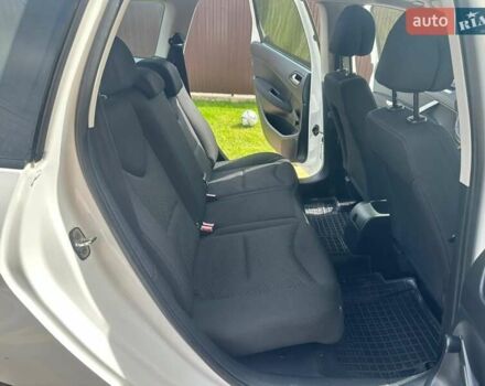 Білий Пежо 308, об'ємом двигуна 1.4 л та пробігом 141 тис. км за 5149 $, фото 6 на Automoto.ua