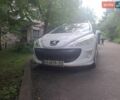 Белый Пежо 308, объемом двигателя 1.6 л и пробегом 525 тыс. км за 4500 $, фото 1 на Automoto.ua
