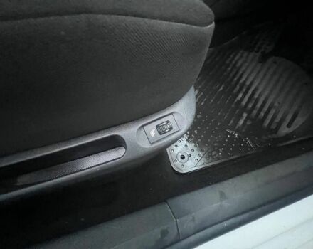 Белый Пежо 308, объемом двигателя 0 л и пробегом 220 тыс. км за 3800 $, фото 15 на Automoto.ua