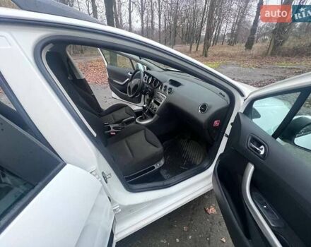 Белый Пежо 308, объемом двигателя 1.6 л и пробегом 224 тыс. км за 3900 $, фото 12 на Automoto.ua