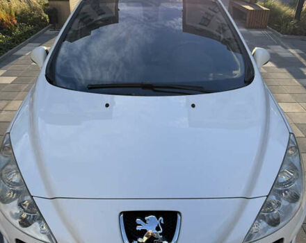 Белый Пежо 308, объемом двигателя 2 л и пробегом 272 тыс. км за 5500 $, фото 4 на Automoto.ua