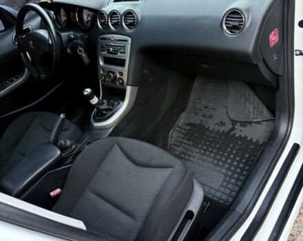 Белый Пежо 308, объемом двигателя 1.6 л и пробегом 234 тыс. км за 5900 $, фото 11 на Automoto.ua