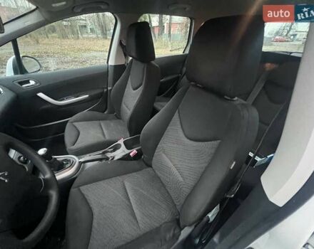 Белый Пежо 308, объемом двигателя 1.6 л и пробегом 224 тыс. км за 3900 $, фото 13 на Automoto.ua