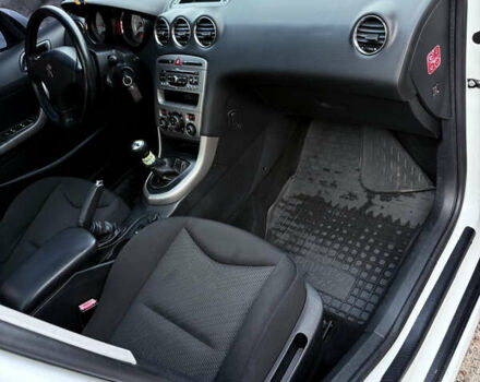 Белый Пежо 308, объемом двигателя 1.56 л и пробегом 234 тыс. км за 5900 $, фото 8 на Automoto.ua