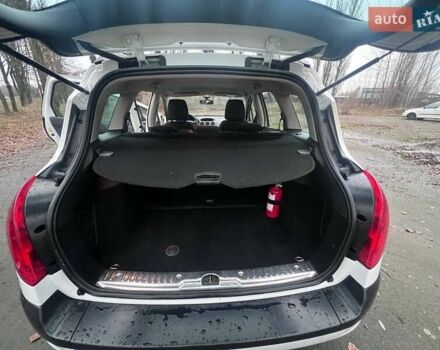 Белый Пежо 308, объемом двигателя 1.6 л и пробегом 224 тыс. км за 3900 $, фото 8 на Automoto.ua