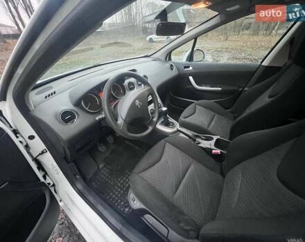 Белый Пежо 308, объемом двигателя 1.6 л и пробегом 224 тыс. км за 3900 $, фото 11 на Automoto.ua